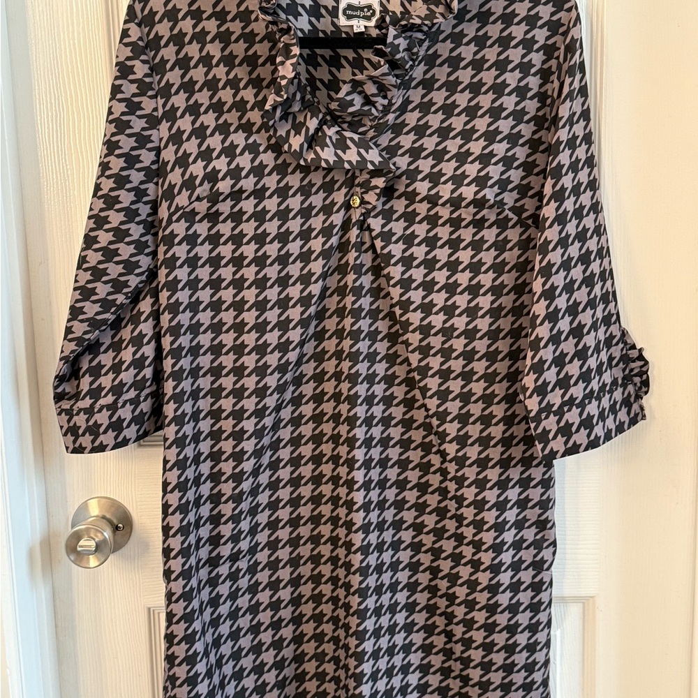 Mud Pie Black and Gray Houndstooth dress. Like new. Size M